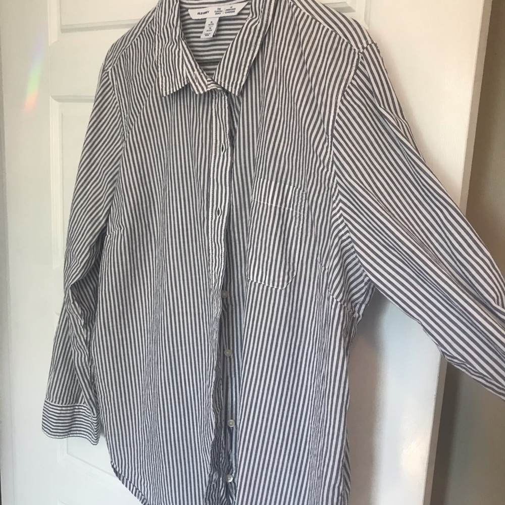 🎉🎉🎉HOST PICK🎉🎉🎉 Classic Black and White Striped Women's Top
